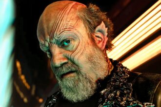 Paul giamatto close starfleet academy.jpg