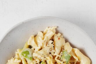 Roasted garlic tahini sauce for pasta 3.jpg