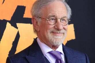 Steven spielberg smiling at a premiere.jpg