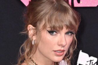 Taylor swift 1 3 scaled e1751029607320.jpg