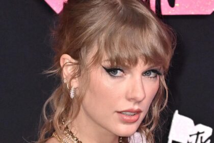 Taylor swift 1 3 scaled e1751029607320.jpg