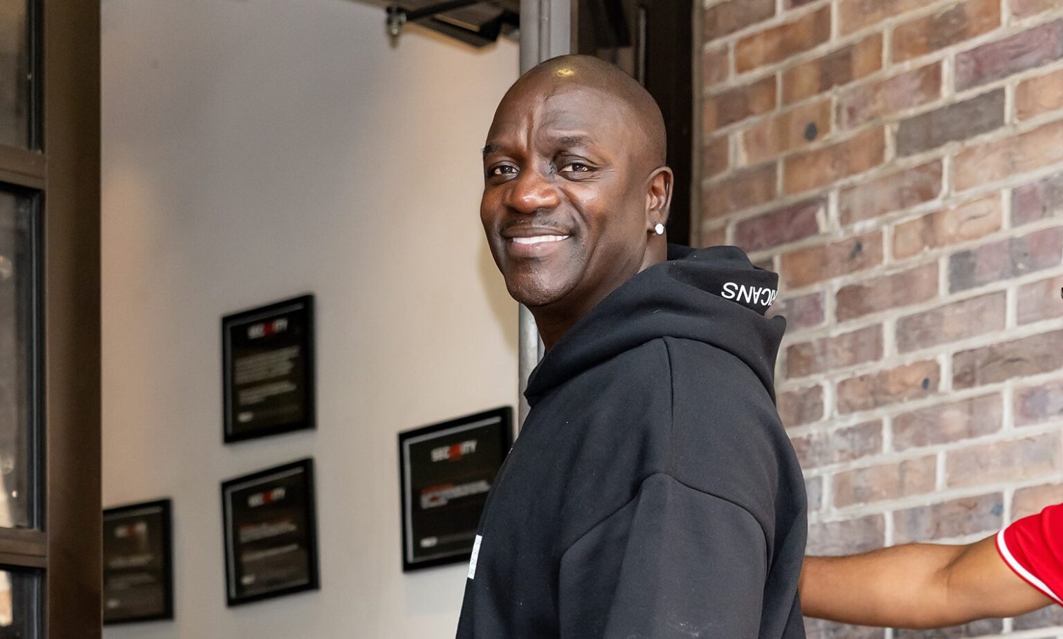 Akon singer wife tomeka thiam files celebrity divorce 30 years marriage updates e1757708533219.jpg