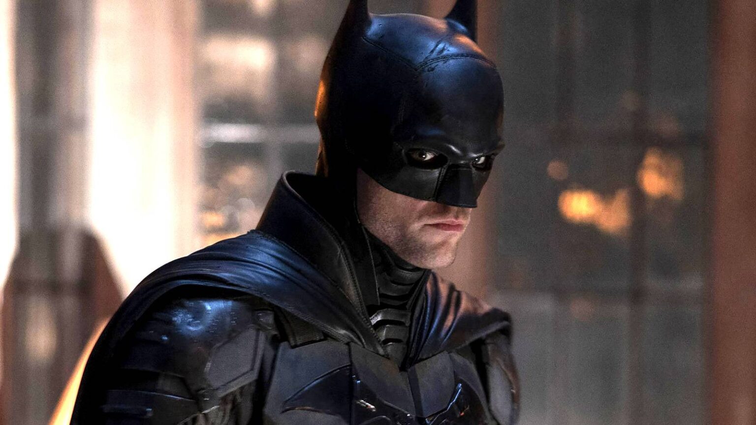 Robert pattinson as batman looking intensely at something in the batman.jpg