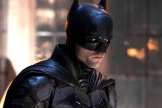 Robert pattinson as batman looking intensely at something in the batman.jpg