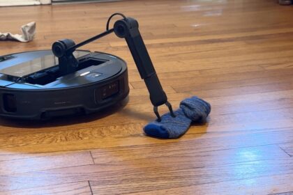Roborock saros z70 picking up socks.jpg