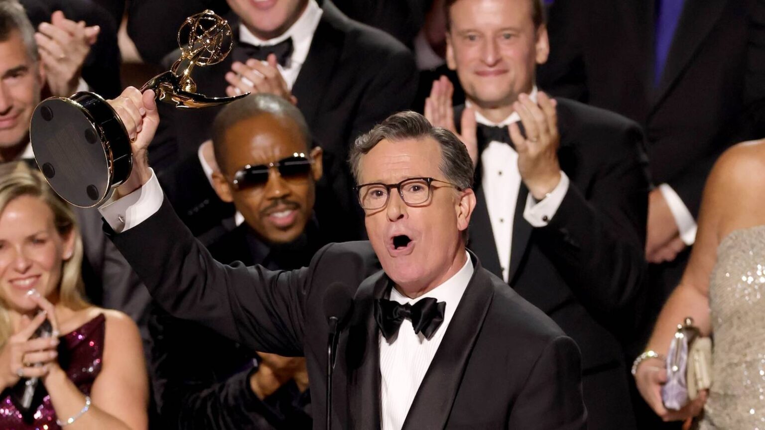 Stephen colbert accepts the emmy for best talk show for the late show.jpg