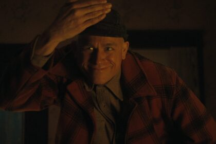 Monster the ed gein story n s1 e3 00 20 01 23r e1757945891347.jpg