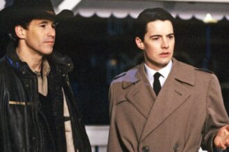 Cooper and truman inspect a crime scene in twin peaks.jpg