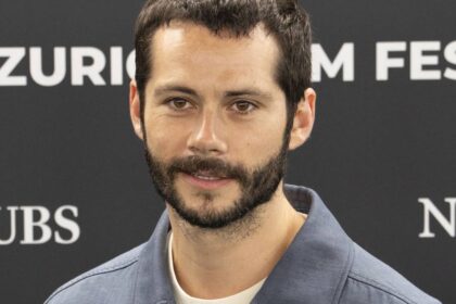 Dylan o brien posing on a red carpet 1.jpg