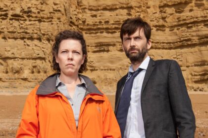 Hardy and miller looking serious in season 2 of broadchurch.jpg