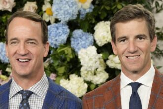 Peyton and eli manning.jpg