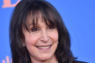 Gina hecht scaled e1764527423643.jpg