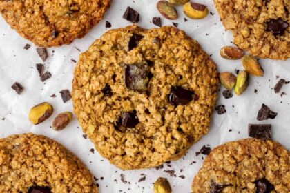 Pistachio oatmeal cookies 04 edited.jpg