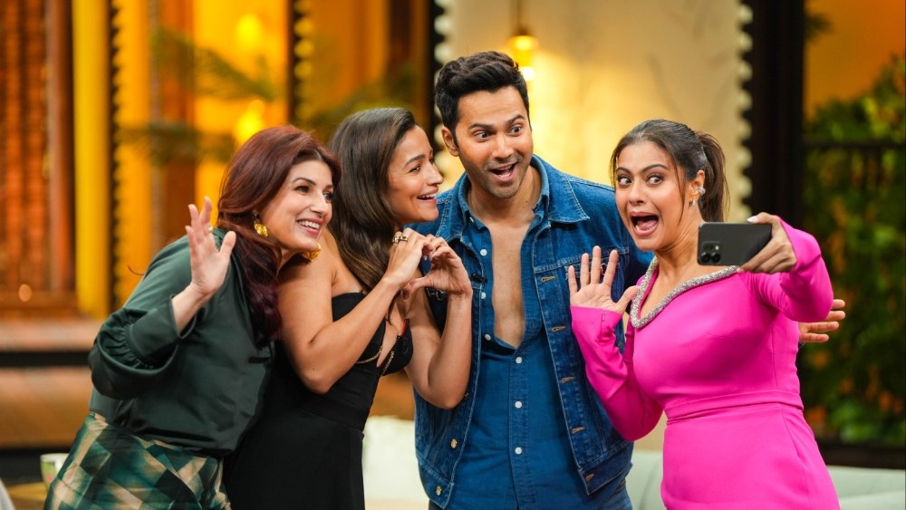 Two much with kajol and twinkle1.jpg