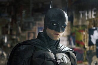 Robert pattinson looking at someone in the batman.jpg