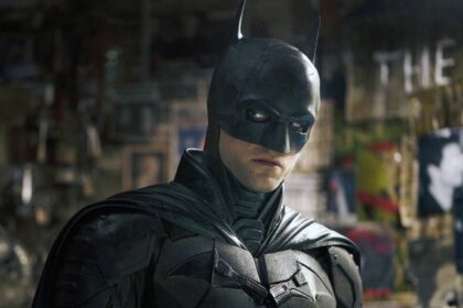 Robert pattinson looking at someone in the batman.jpg