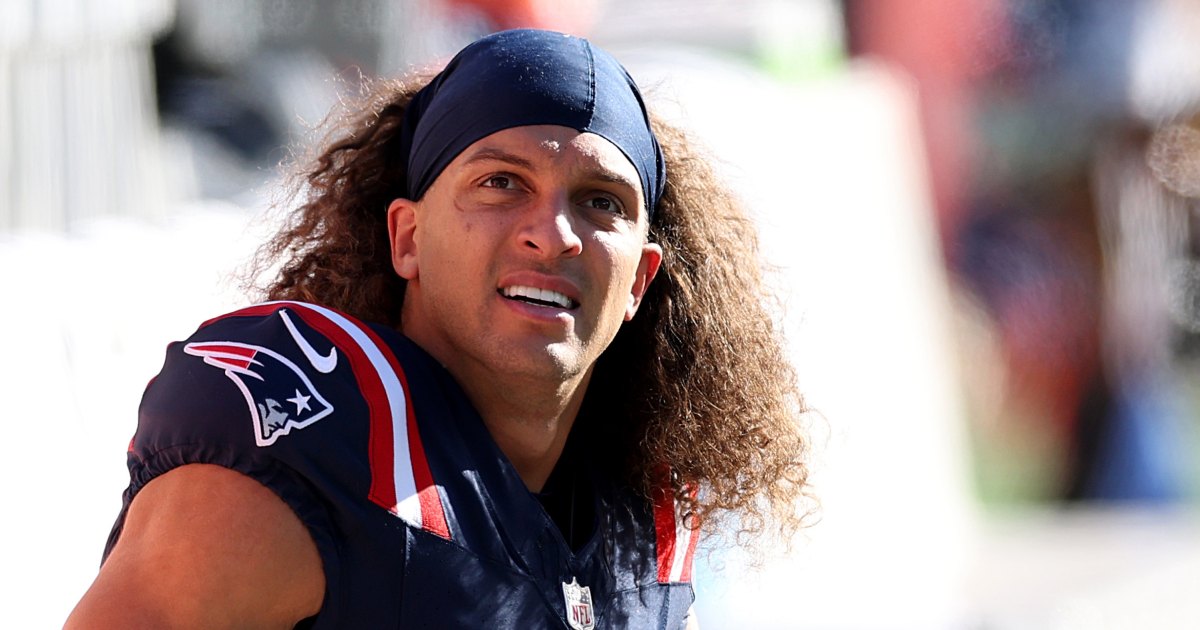 Gettyimages 2248398867 mack hollins shows up to patriots game barefoot and shirtless in snow.jpg