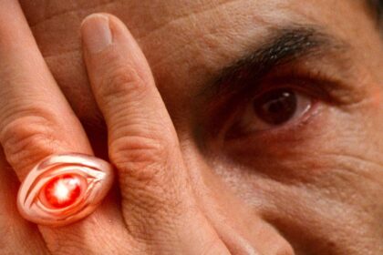 Reflection in a dead diamond still 7.jpg