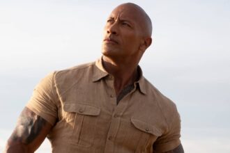 Dwayne johnson as dr smolder bravestone in jumanji.jpg