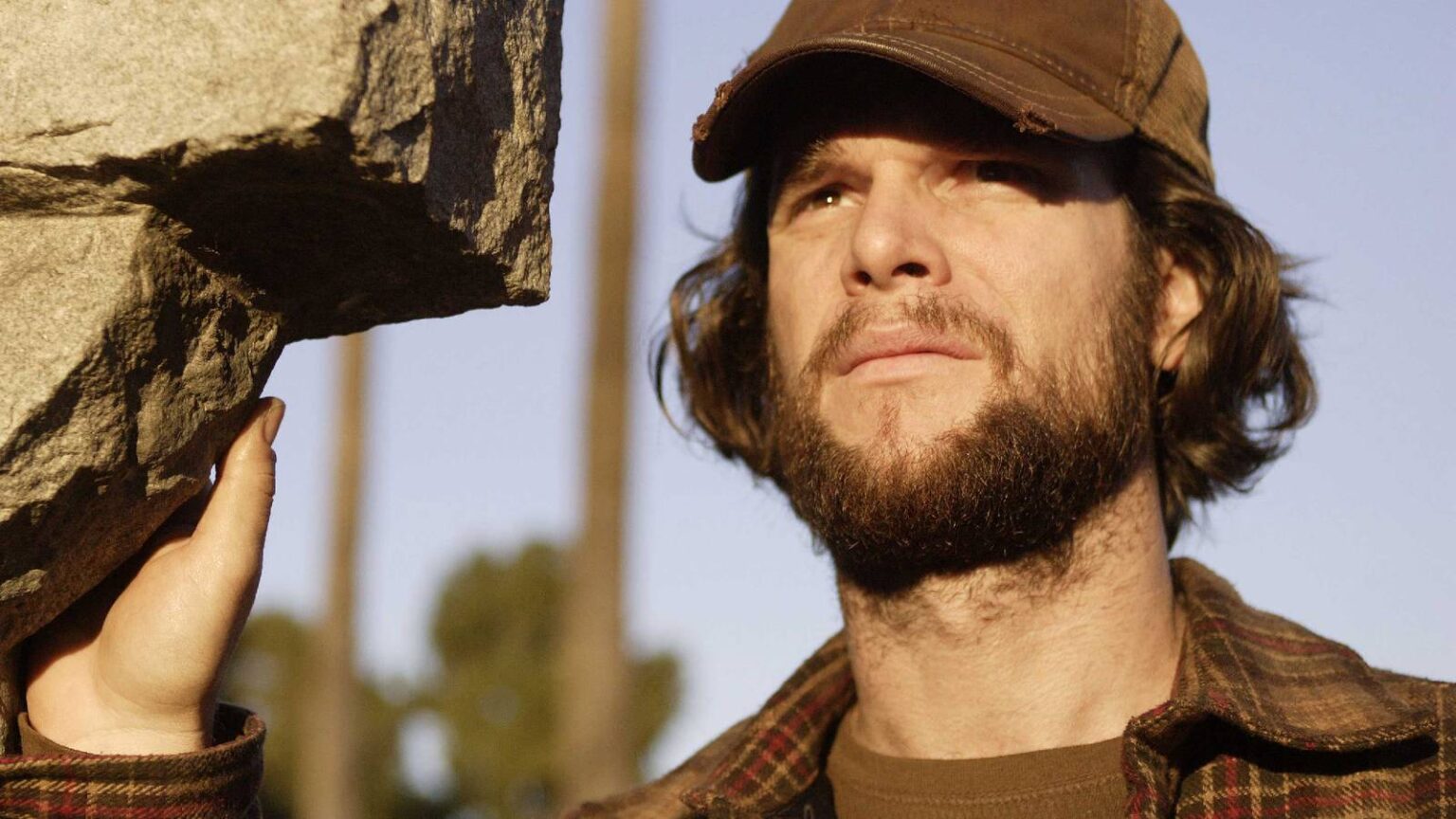 Nuclear ted touches a grave in heroes.jpg