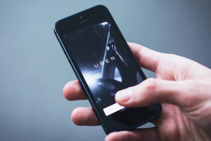 Uber phone pixabay.jpg