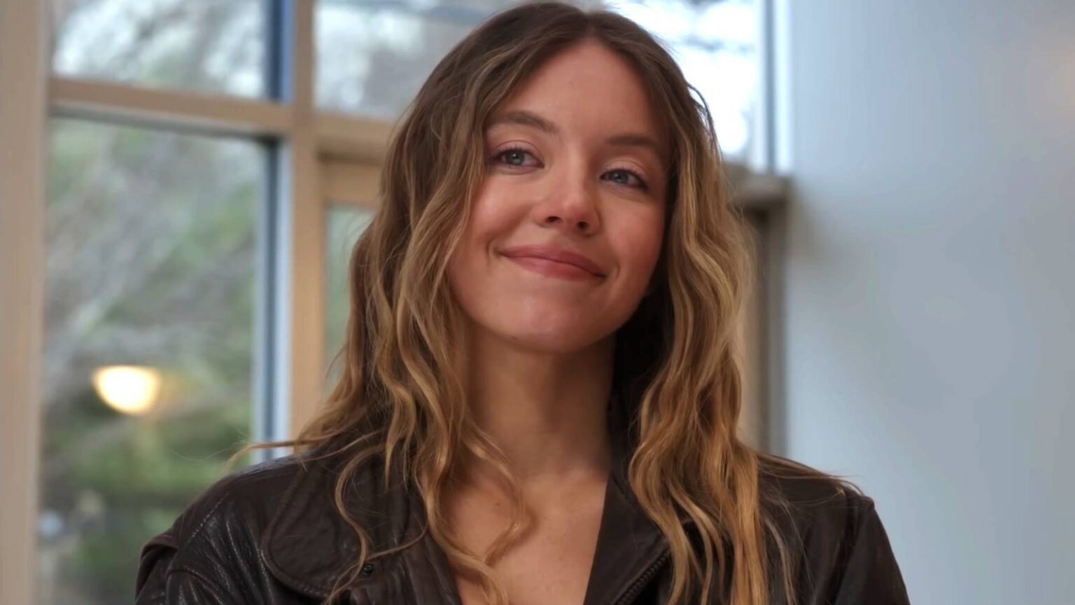 Sydney sweeney smiling in the housemaid.jpg