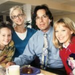 The mcguire family posing for a photo in lizzie mcguire.jpg