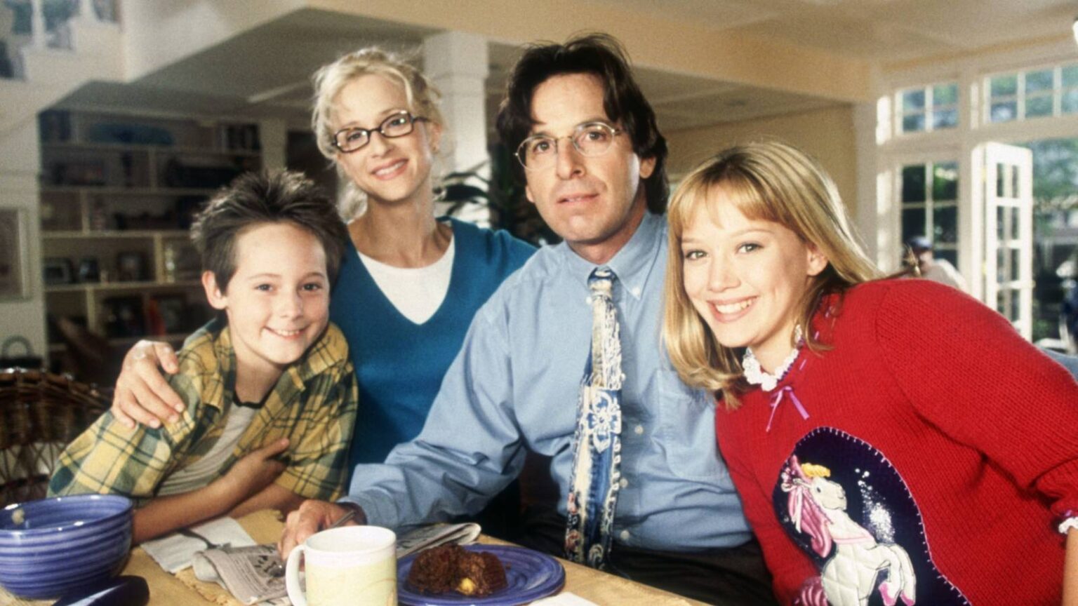 The mcguire family posing for a photo in lizzie mcguire.jpg