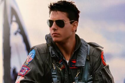 Tom cruise as maverick in top gun.jpg