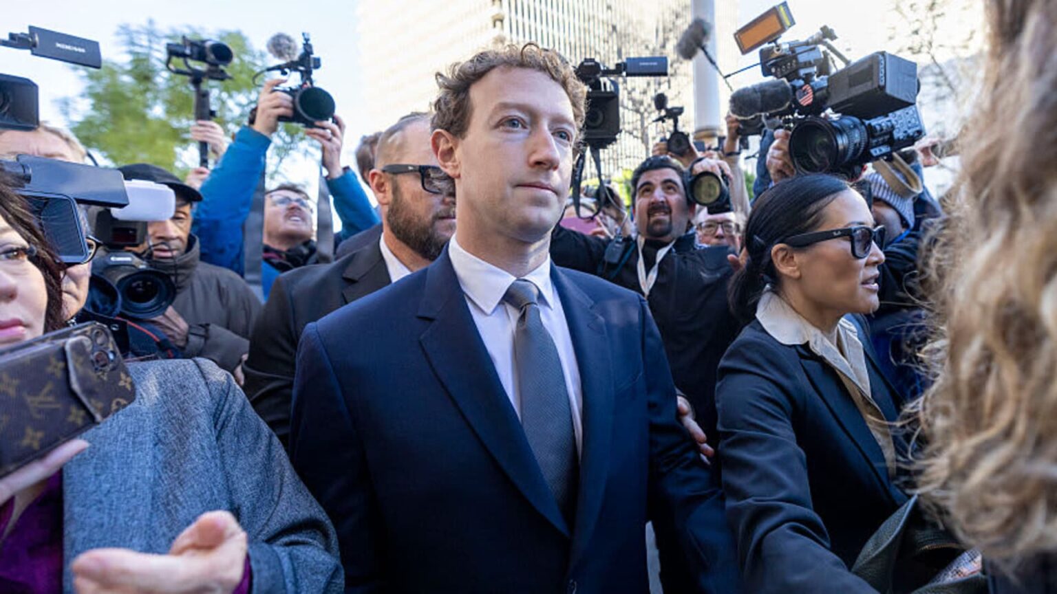 108266955 1771442352852 108266955 1771442166552 gettyimages 2261796700 021826 connelly zuckerbergcou.jpeg