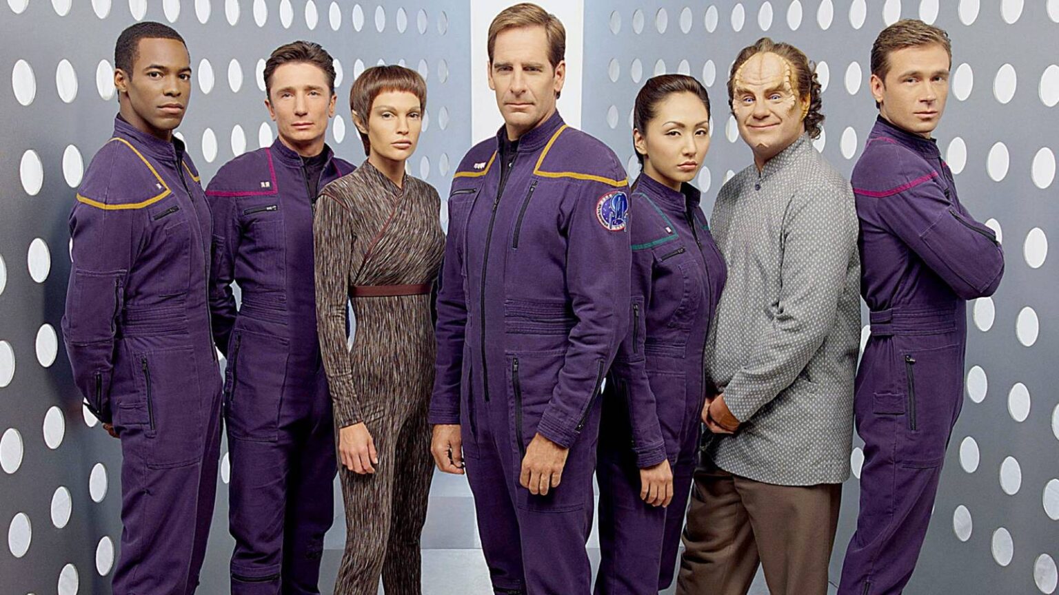 Star trek enterprise season 1 crew.jpg