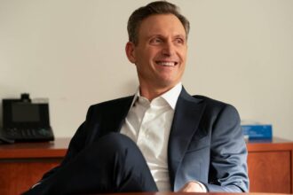 Tony goldwyn in hacks.jpg