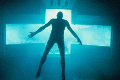 9 event horizon starring sam neill and lawrence fishburne.jpg