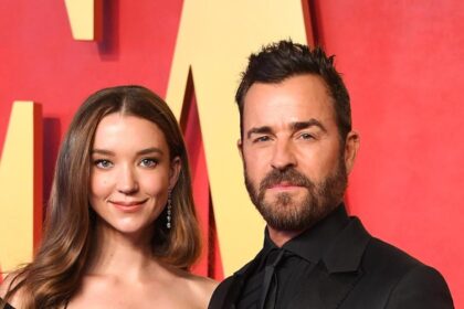 Justin theroux and fiancee nicole brydon bloom s relationship timeline 380.jpg