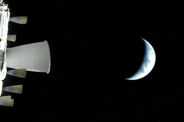 Artemis ii orion view of earth.png