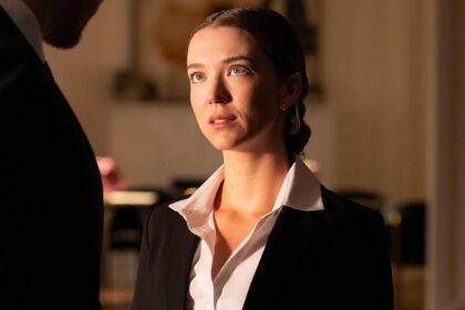 Nicole brydon bloom as jane looking up at someone in paradise season 2.jpg