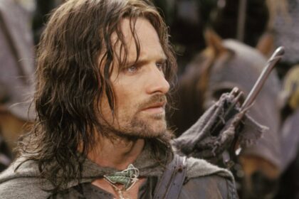 Viggo mortensen as aragorn in the lord of the rings the two towers.jpg
