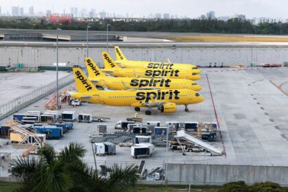Whats going on with spirit airlines gear 2274151417.jpg