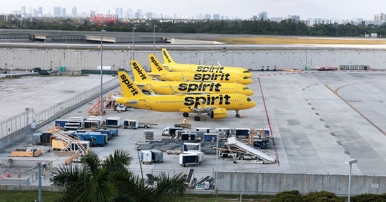 Whats going on with spirit airlines gear 2274151417.jpg