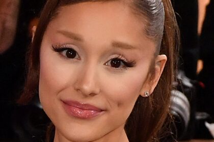 Ariana grande scaled e1780064973869.jpg