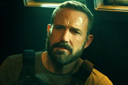 Ben affleck looking sternly at steven yeun in the rip.jpg