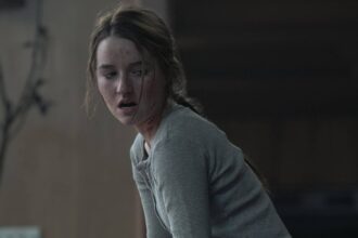 Kaitlyn dever as abby with blood streaked across her face in the last of us season 2.jpg