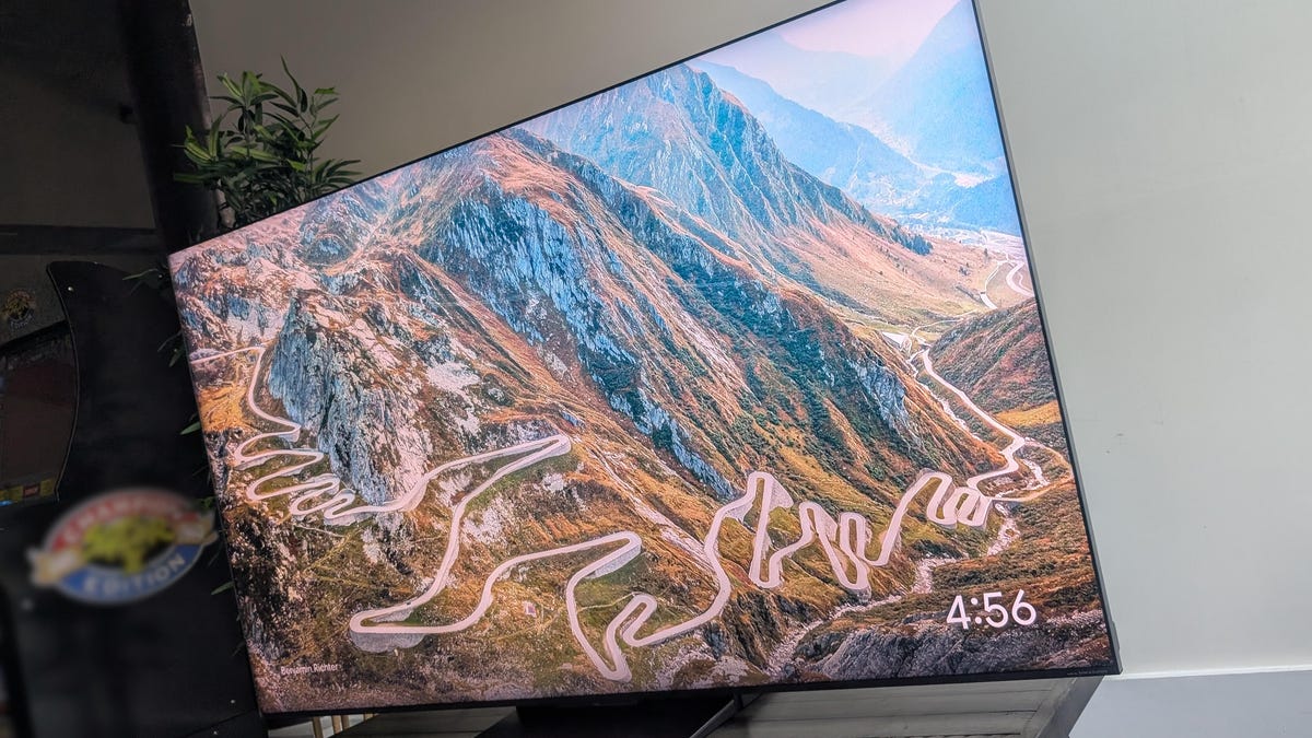 Tcl qm8k 2.jpg