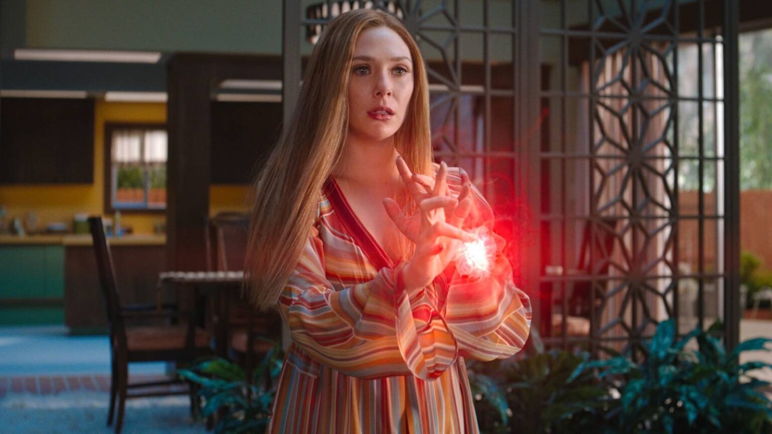 Wanda conjuring magic in wandavision.jpg