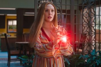 Wanda conjuring magic in wandavision.jpg