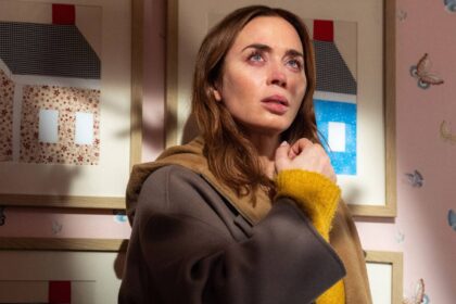 Emily blunt as margaret fairchild in disclosure day.jpg