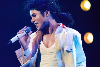 Jaafar jackson as michael jackson performing onstage in michael 2026.jpg
